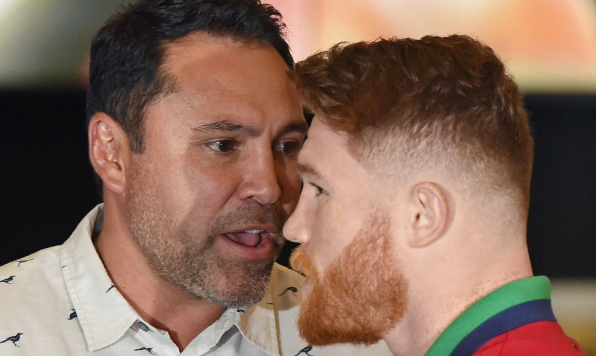 Óscar de la Hoya critica al Canelo: “Parece que tiene problemas al recordar quién lo ayudó a convertirse en una superestrella mundial”